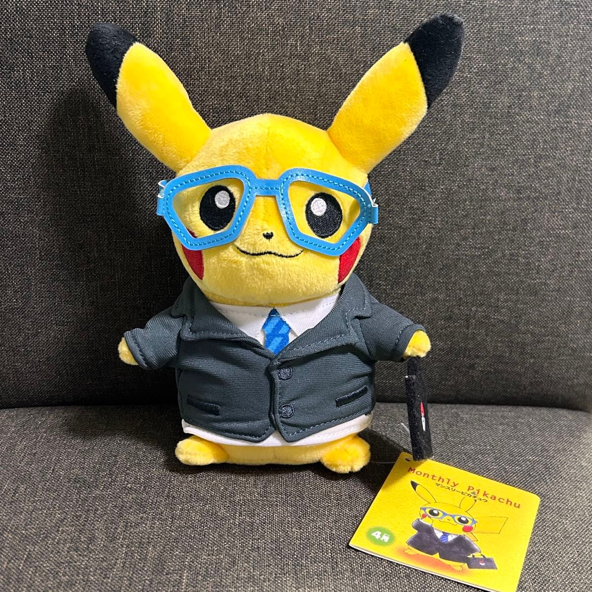 出品2/18まで】マンスリーピカチュウ 4月 サラリーマン 出品2/18まで】マンスリーピカチュウ 4月 サラリーマン