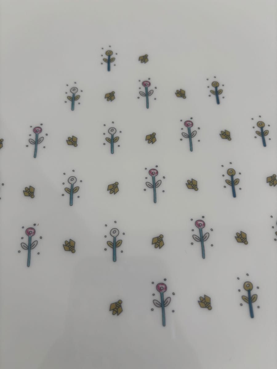 新品未使用リチャードジノリミナペルホネンケーキトレイBEEwhite 新品未使用リチャードジノリミナペルホネンケーキトレイBEEwhite