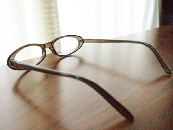 【送料無料】軽量　リーディンググラス　+3.5　老眼鏡　いやみのない　フォックス　オーバル型　グレー　茶　男女兼用　新品　シニアグラス_画像3