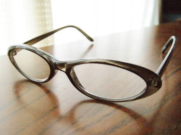 【送料無料】軽量　リーディンググラス　+3.5　老眼鏡　いやみのない　フォックス　オーバル型　グレー　茶　男女兼用　新品　シニアグラス_画像1