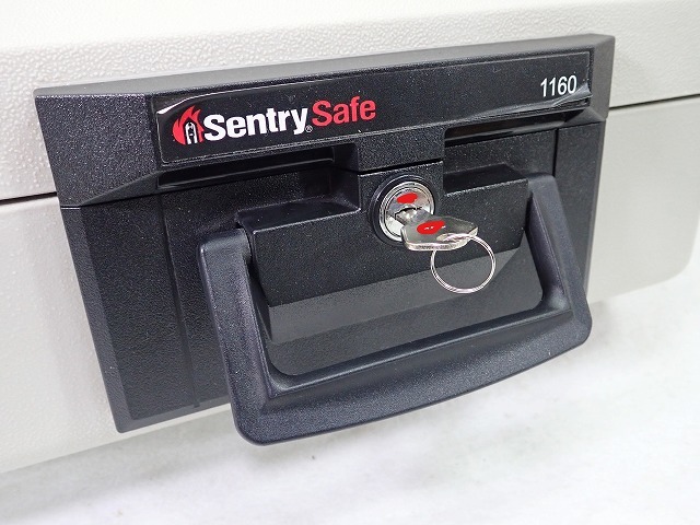 Sentry Safe 1160 enduring fire portable storage cabinet (30 minute enduring fire )