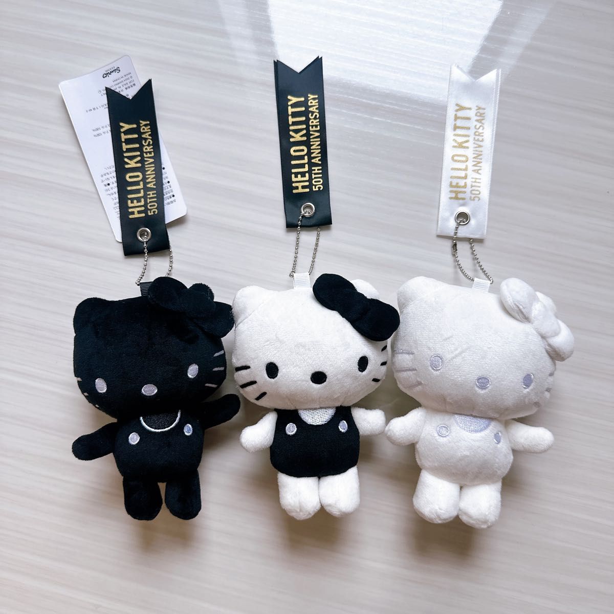 ハローキティマスコットホルダー モノトーンキティちゃん 黒白 ハローキティマスコットホルダー モノトーンキティちゃん 黒白
