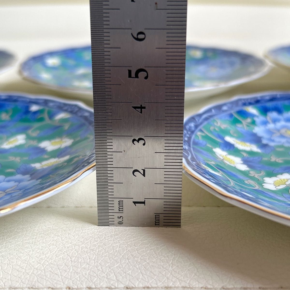 有田焼 明宝窯 緑彩牡丹唐草 銘々皿揃 5枚セット 金彩 色絵 中 有田焼 明宝窯 緑彩牡丹唐草 銘々皿揃 5枚セット 金彩 色絵 中