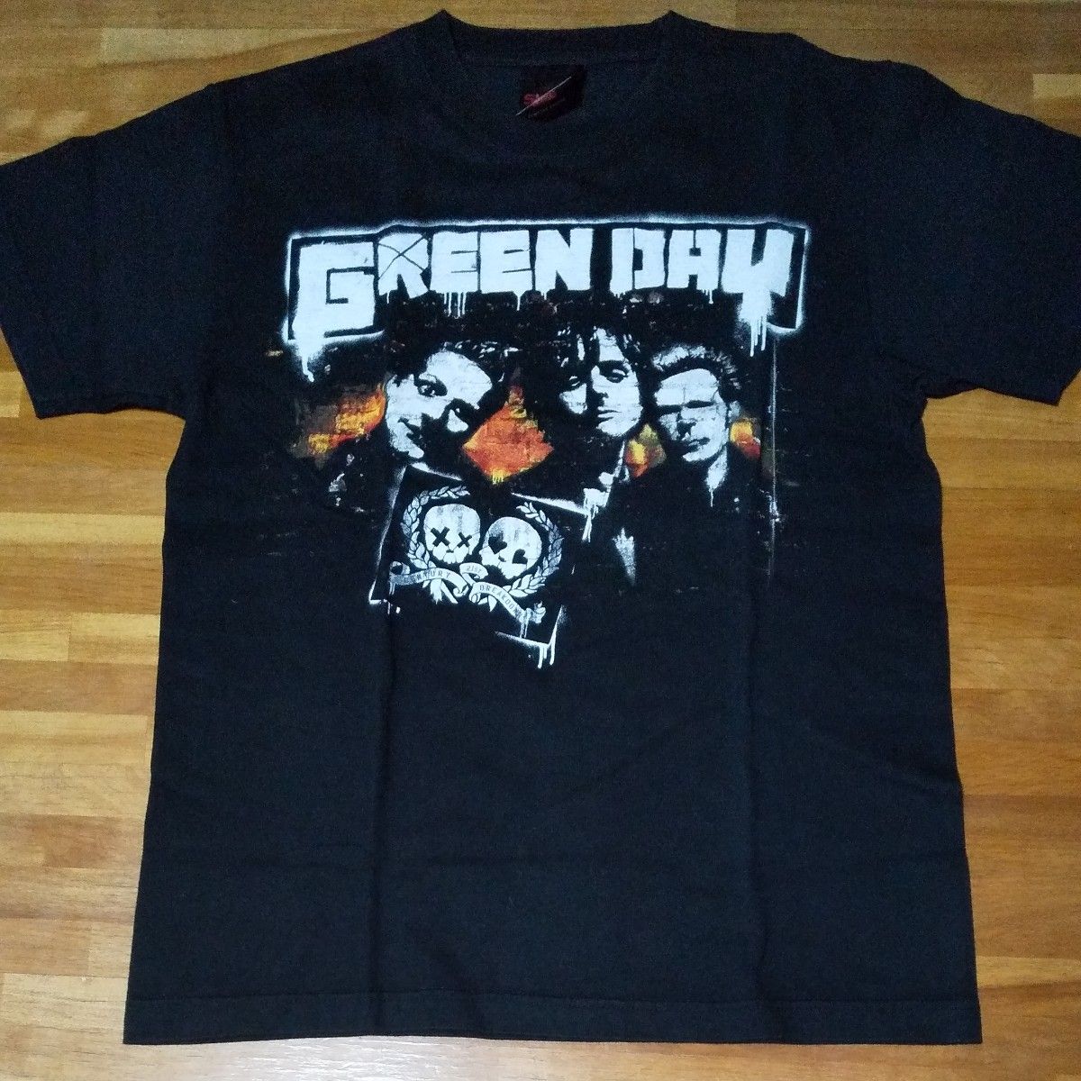 グリーン・デイ GREEN DAY 2010年来日ツアーのTシャツ Sサイズ グリーン・デイ GREEN DAY 2010年来日ツアーのTシャツ Sサイズ