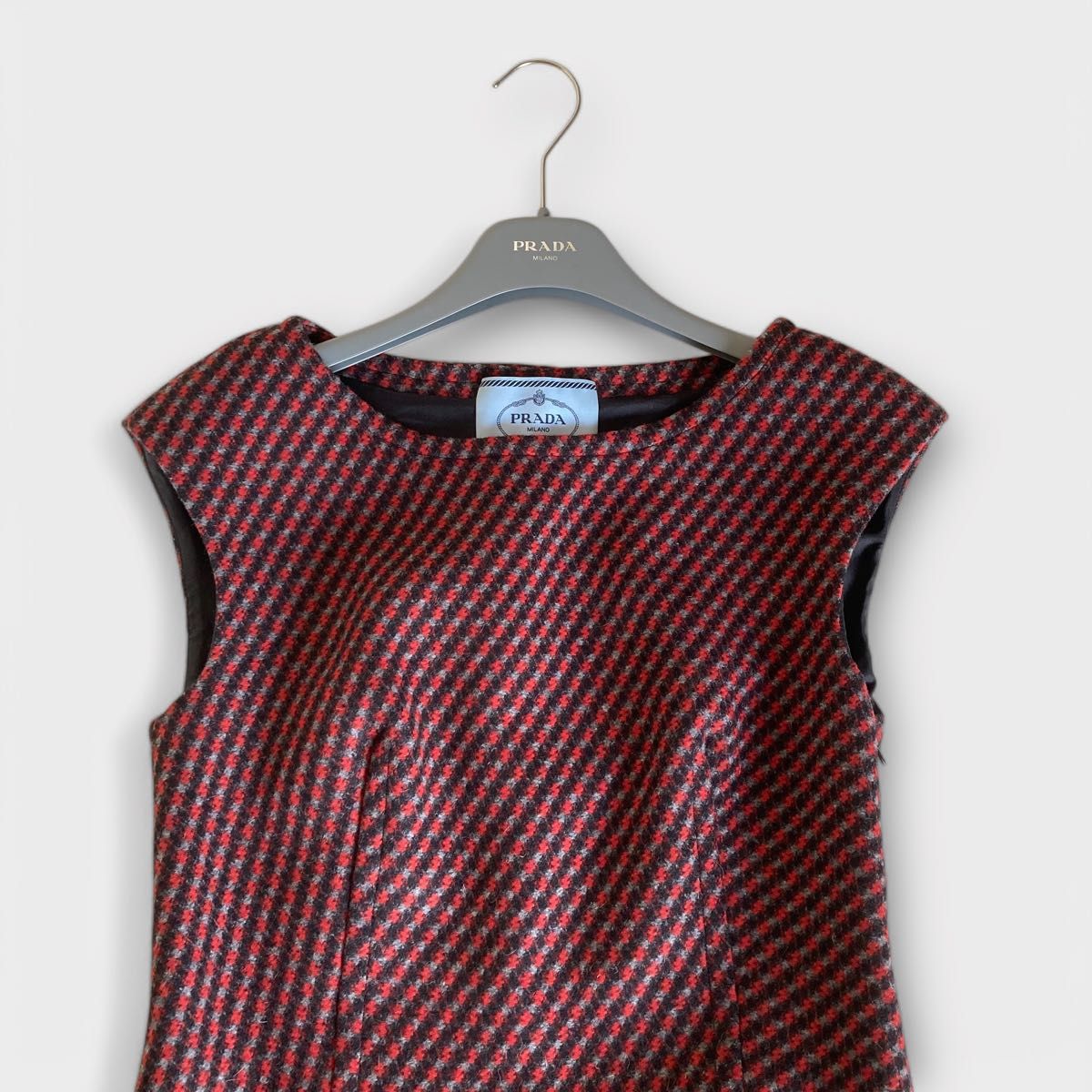 美品 PRADA プラダ ノースリーブワンピース ツイード調 総柄 38S 美品 PRADA プラダ ノースリーブワンピース ツイード調 総柄 38S