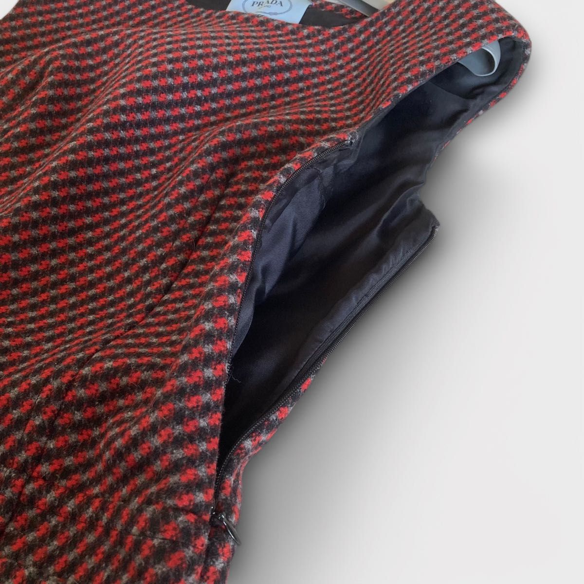 美品 PRADA プラダ ノースリーブワンピース ツイード調 総柄 38S 美品 PRADA プラダ ノースリーブワンピース ツイード調 総柄 38S