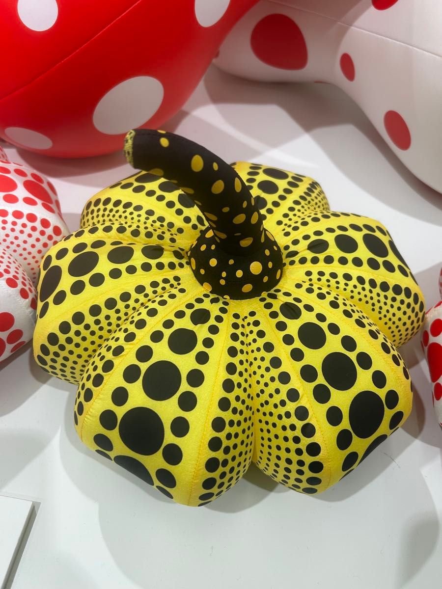 草間彌生 ソフトスカルプチャー クッション Sサイズ kusama 黄色 草間彌生 ソフトスカルプチャー クッション Sサイズ kusama 黄色