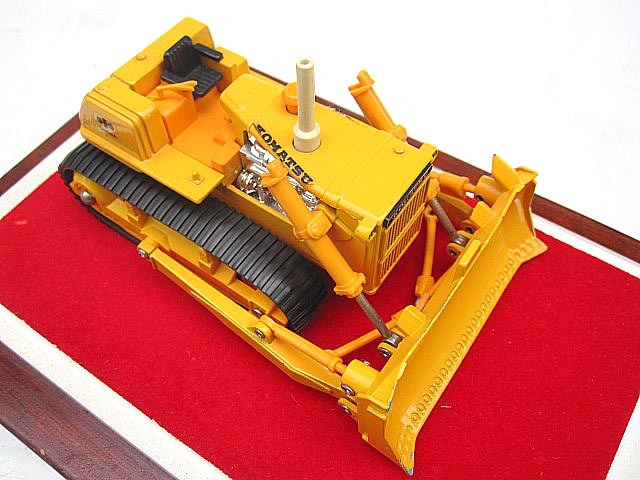 最愛 ☆非売 1/50スケール D355Aブルドーザー 小松 建設車両、作業車