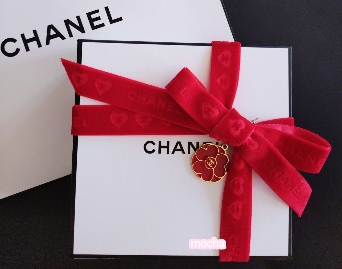 CHANEL シャネル バレンタイン 2025 限定 カメリアチャーム CHANEL シャネル バレンタイン 2025 限定 カメリアチャーム