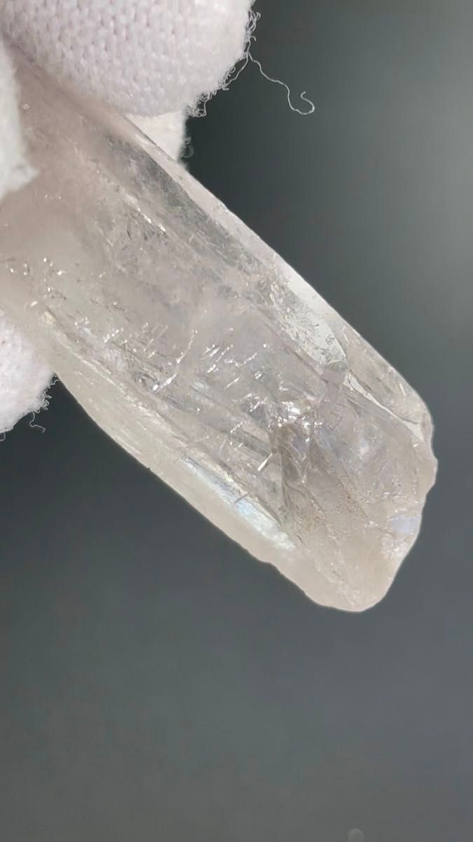 水晶ポイント 17g 長さ51mm 虹入り水晶 アイリスクォーツ 石英 握り石 原石 ポイント 水晶原石 天然石 鉱物