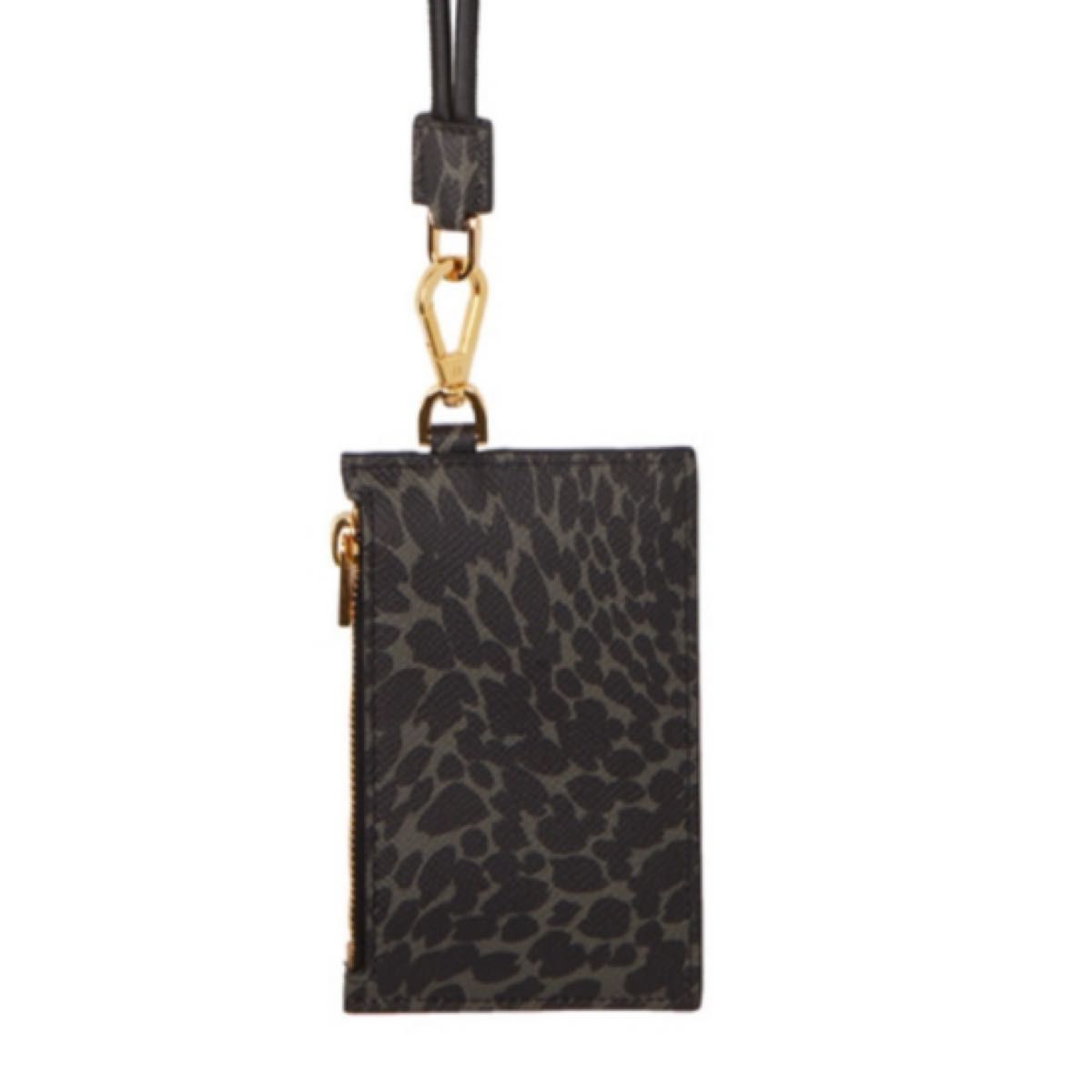 TOM FORD】新品箱ありストラップジップウォレット シグネチャー TOM FORD】新品箱ありストラップジップウォレット シグネチャー