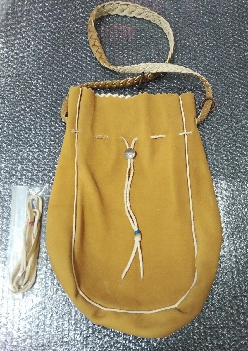 レア 新品同様 ゴローズ 巾着バッグ 鹿革 スモーク Sサイズ レア 新品同様 ゴローズ 巾着バッグ 鹿革 スモーク Sサイズ