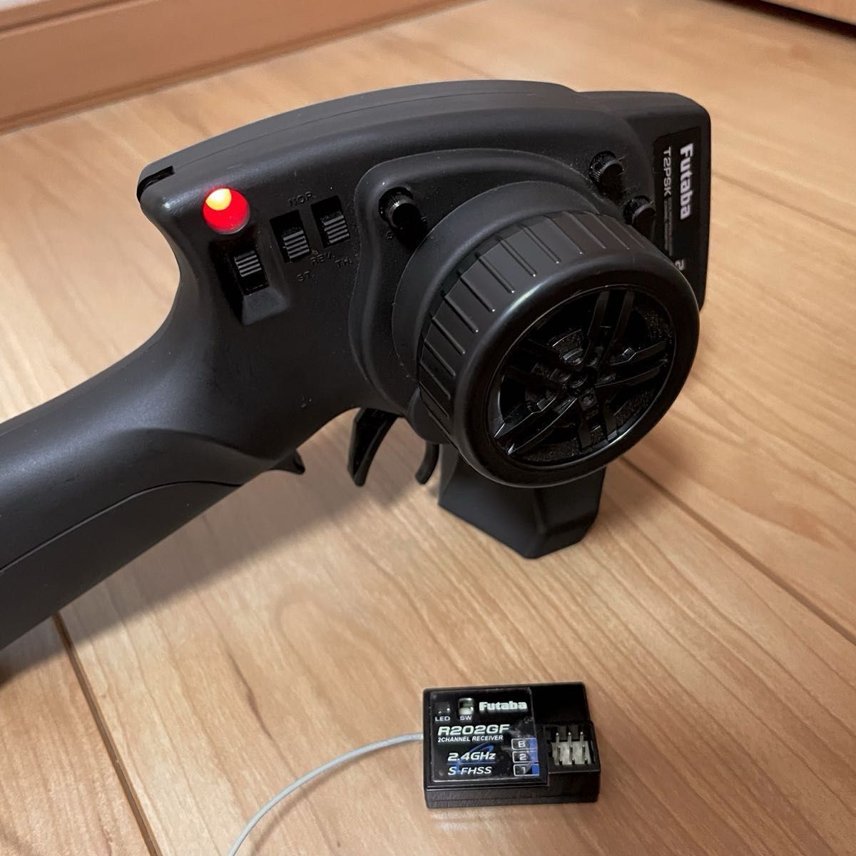 Futaba(フタバ )プロポ 2PSK-2 4G 受信機セット 動作確認済 Futaba(フタバ )プロポ 2PSK-2 4G 受信機セット 動作確認済