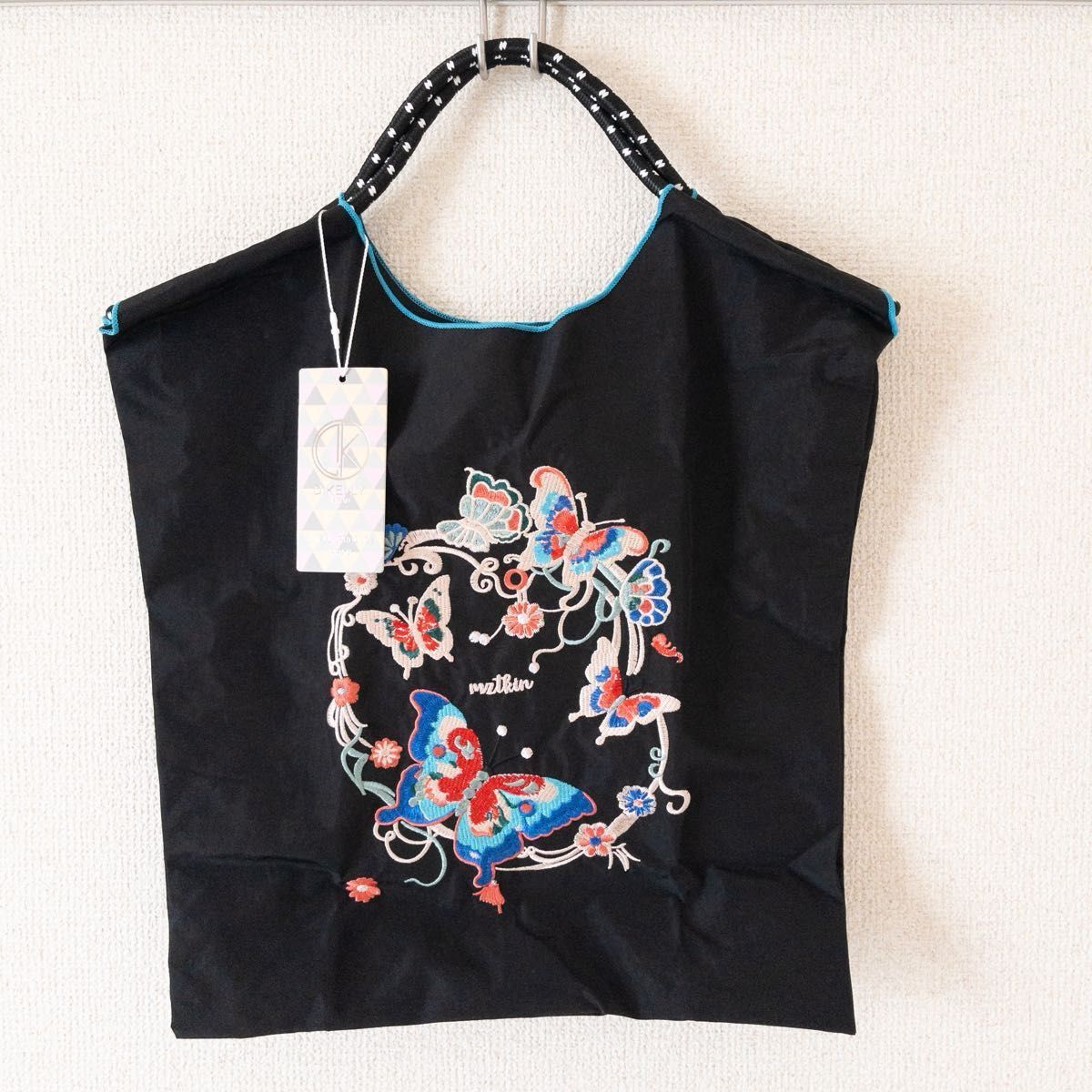 新品未使用】可愛い 刺繍 トートバッグ 蝶々 エコバッグ 黒 新品未使用】可愛い 刺繍 トートバッグ 蝶々 エコバッグ 黒