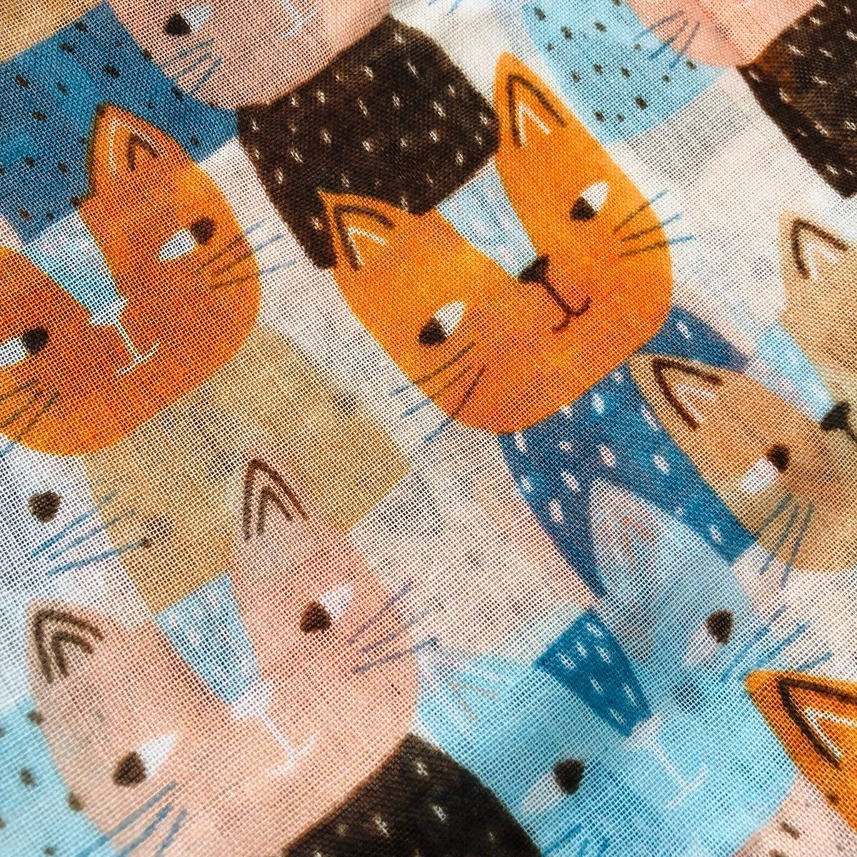 ストール　新品　猫柄　猫　春　夏　秋　プレゼント　大判　フリンジ　オレンジ色　オレンジ　ネコ　旅行　おでかけ　観光　ピクニック