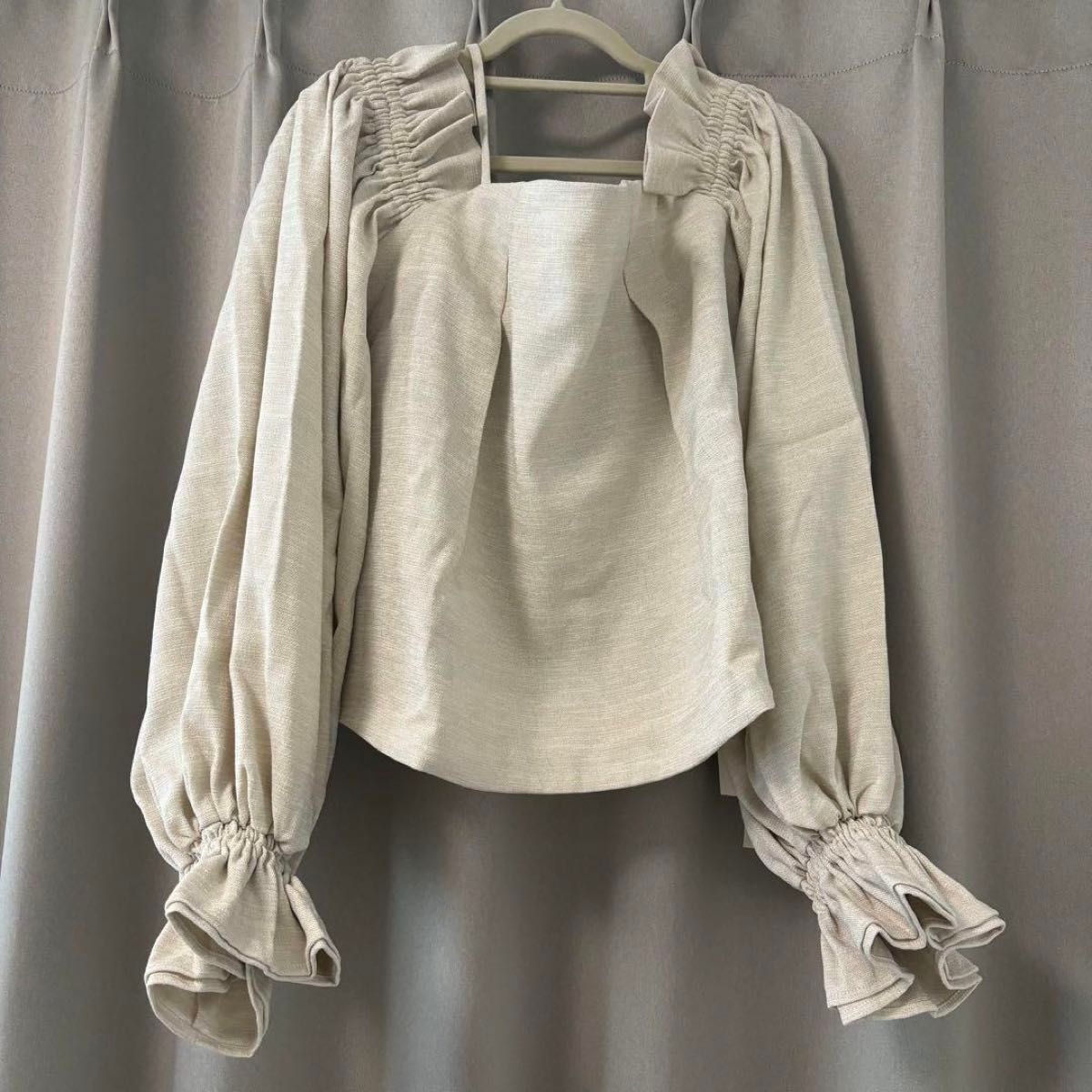 新品タグ付き】Acka puffy cami blouse フリーサイズ エーシー 新品タグ付き】Acka puffy cami blouse フリーサイズ エーシー