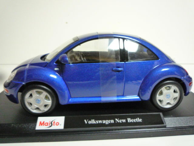  Maisto 1/18* Volkswagen New Beetle *Volkswagen New Beetle