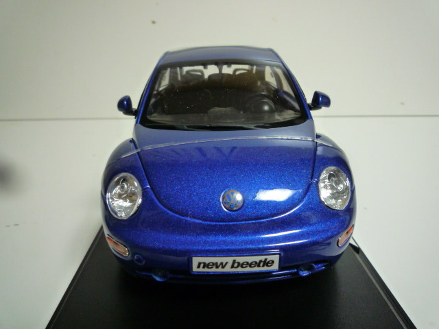  Maisto 1/18* Volkswagen New Beetle *Volkswagen New Beetle