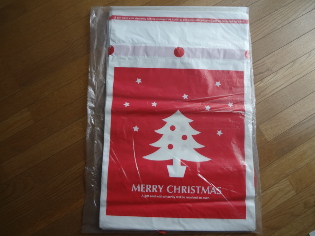 新品。クリスマスのラッピング袋、巾着、プレゼント袋、大きめ、サンタクロース、２枚セット