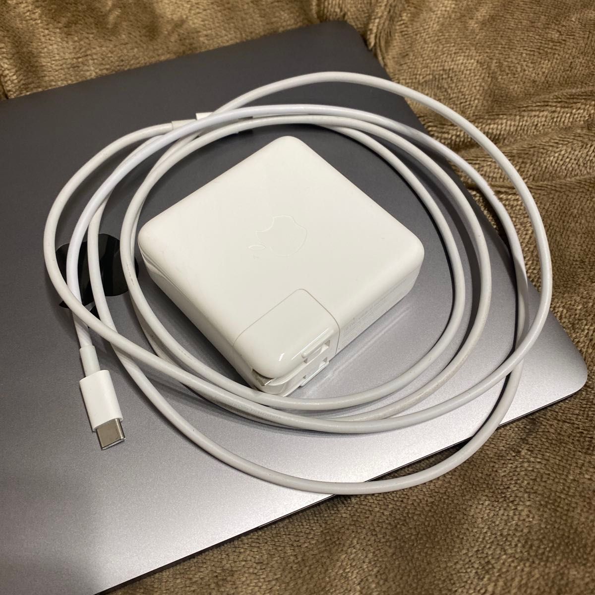 MacBook Pro (13-inch, 2019, Thunderbolt 3ポートx 2) MacBook Pro (13-inch, 2019, Thunderbolt 3ポートx 2)