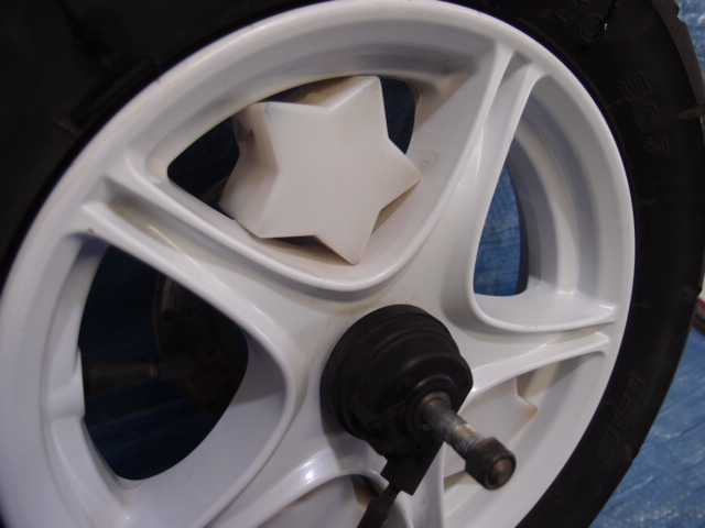 JOG ZR-2 Yamaha (SA16J) переднее колесо редкий MADE IN ITALY склад .. хранился детали большое количество лот *.