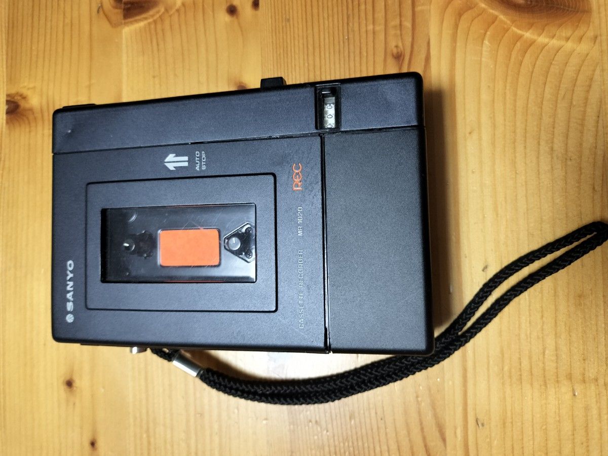 SANYO カセットレコーダー MR1020 ジャンク品 ケースと電源 SANYO カセットレコーダー MR1020 ジャンク品 ケースと電源