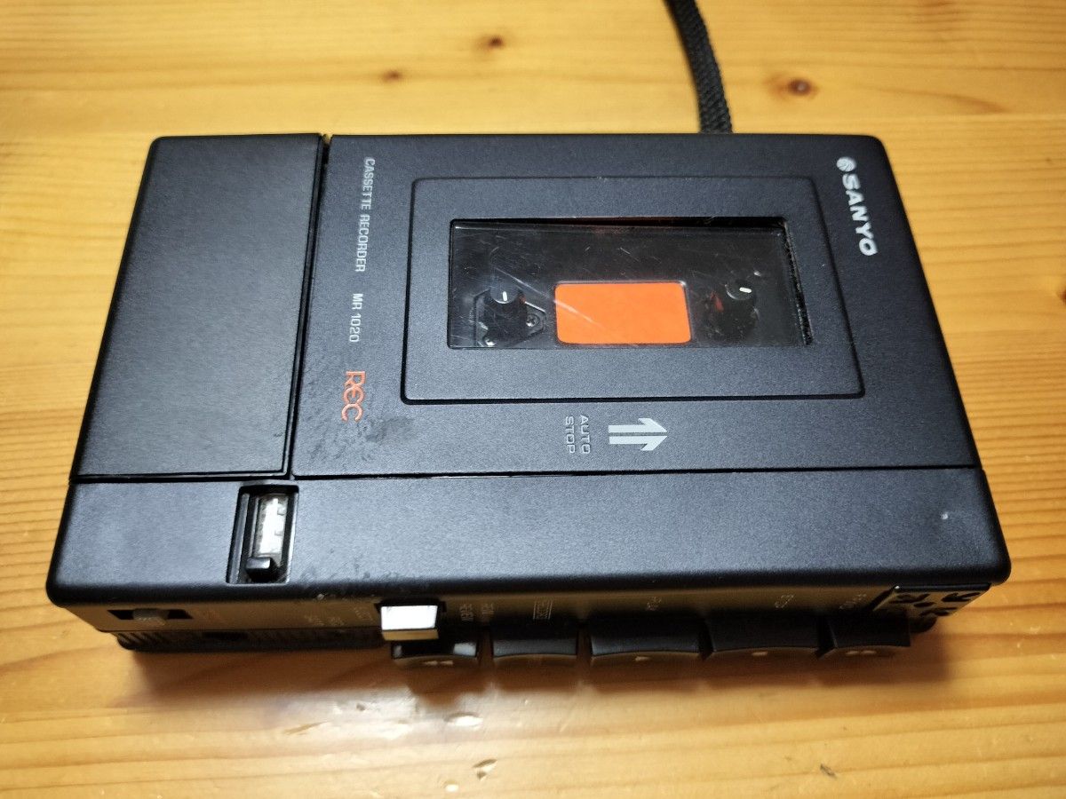SANYO カセットレコーダー MR1020 ジャンク品 ケースと電源 SANYO カセットレコーダー MR1020 ジャンク品 ケースと電源