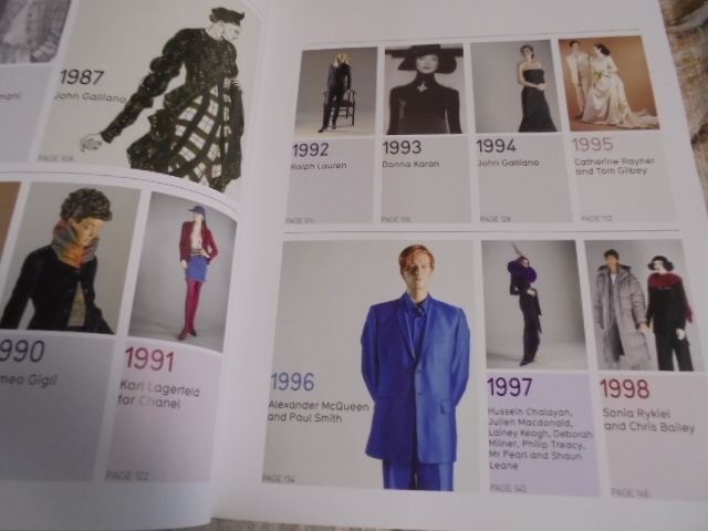 Paypayフリマ 洋書dress Of The Year ドレスオブイヤー50年間の歩み 1963年 有名ファッションデザイナー アレクサンダ マックイーン アルマーニ他