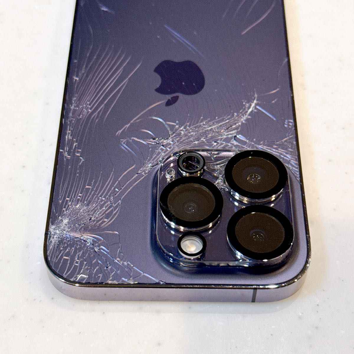 iPhone 14 Pro 256GB パープル 背面割れあり 動作問題なし Apple iPhone 14 Pro 256GB パープル 背面割れあり 動作問題なし Apple