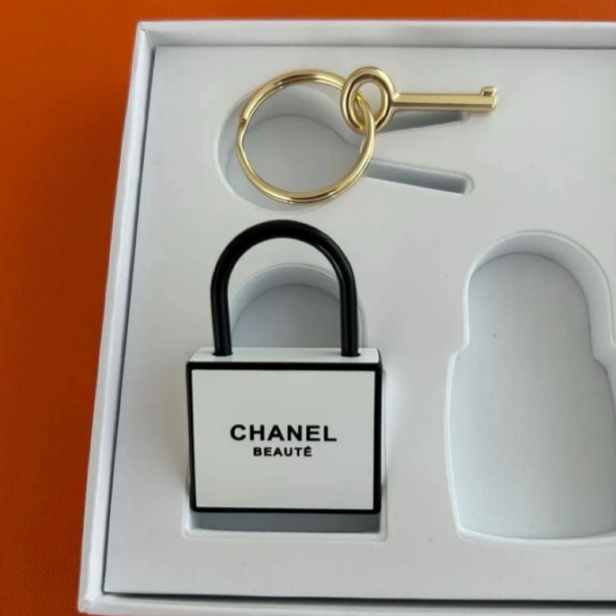 CHANEL シャネル ノベルティ ラコレクションキーホルダー カデナ CHANEL シャネル ノベルティ ラコレクションキーホルダー カデナ