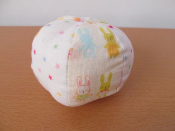 (33663) hand made cloth ball (.. entering )... unused 