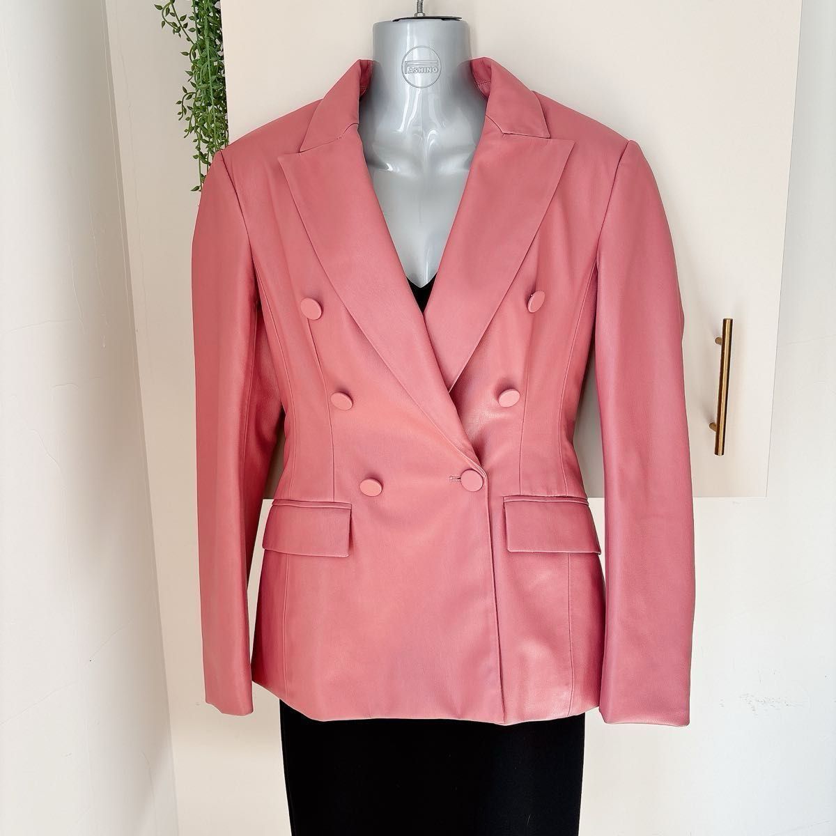 美品】ZARA エコレザー ダブルブレスト ザラ ブレザー 美品】ZARA エコレザー ダブルブレスト ザラ ブレザー