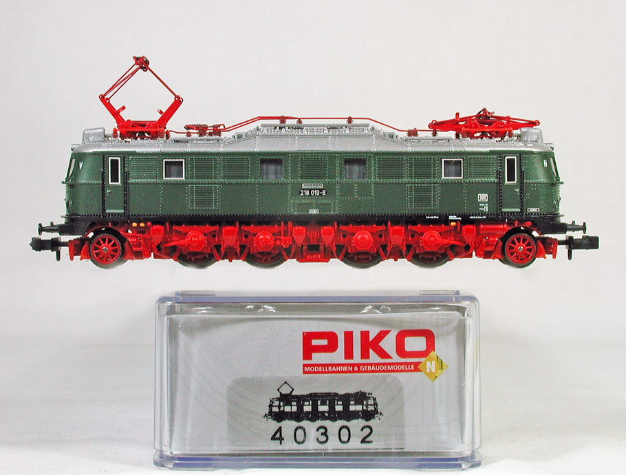 PIKO #40302 ＤＤＲ（旧東ドイツ国鉄） ＢＲ２１８型電気機関車（ダークグリーン）