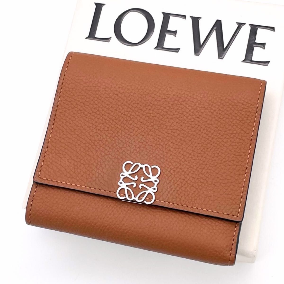 極美品】 LOEWE ロエベ アナグラム トライフォールドウォレット 極美品】 LOEWE ロエベ アナグラム トライフォールドウォレット