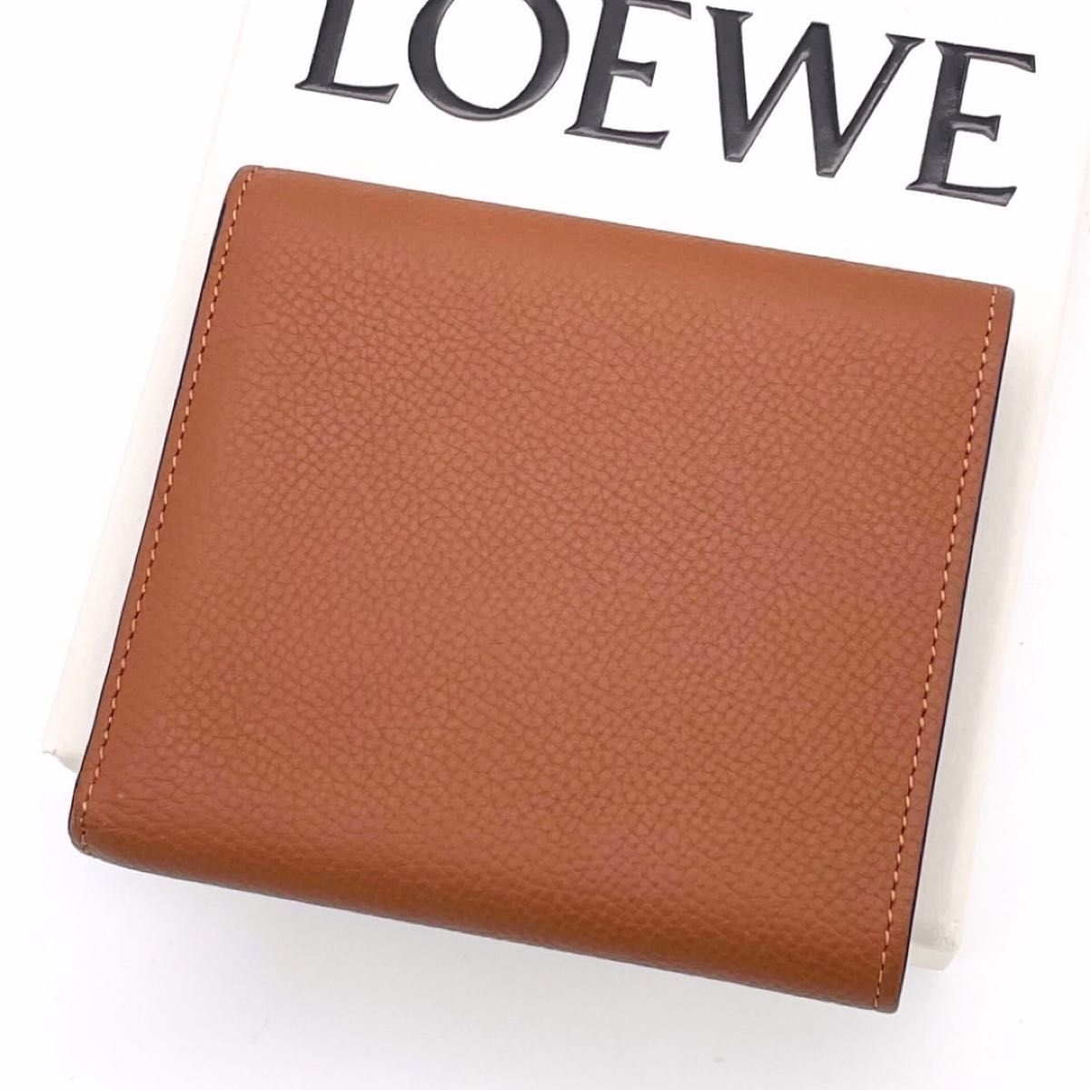 極美品】 LOEWE ロエベ アナグラム トライフォールドウォレット 極美品】 LOEWE ロエベ アナグラム トライフォールドウォレット