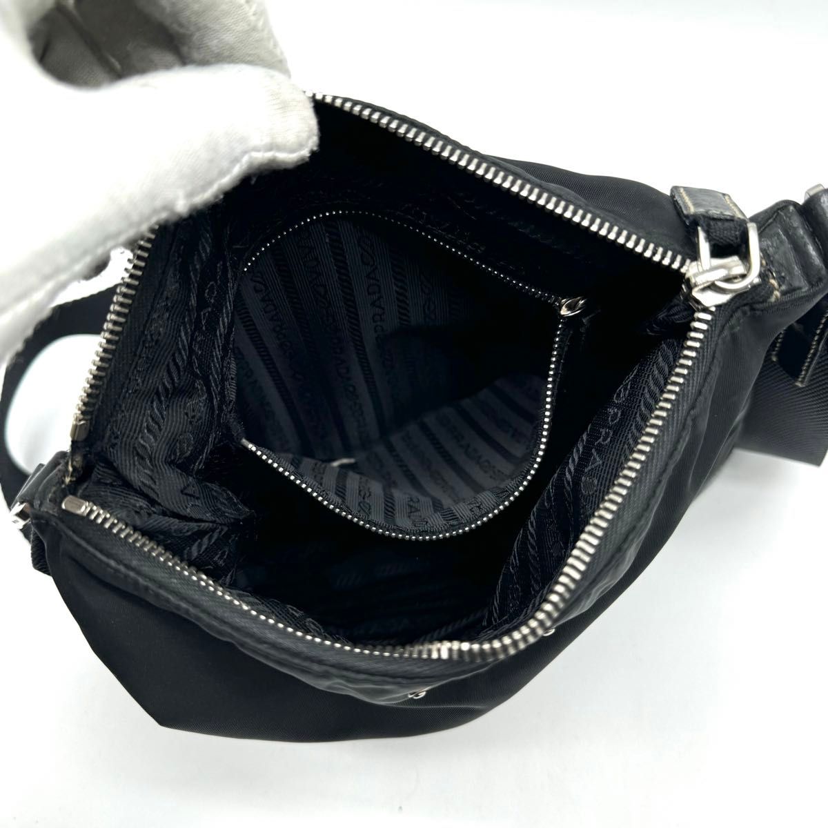 極美品】PRADA プレート ショルダー ミニ ナイロン サコッシュ 極美品】PRADA プレート ショルダー ミニ ナイロン サコッシュ