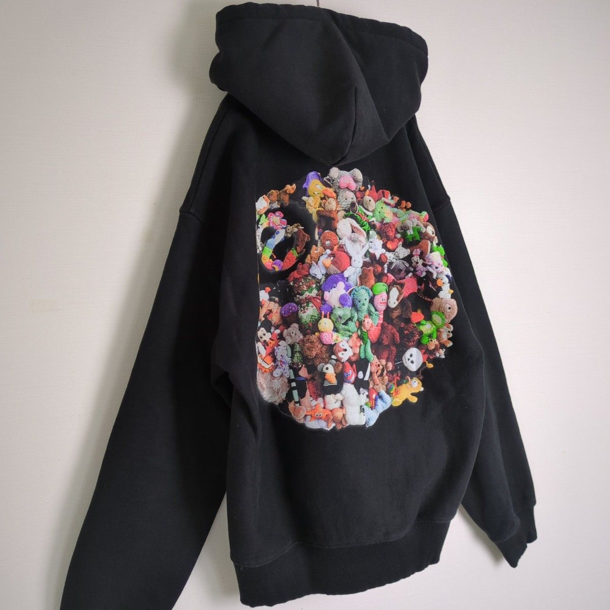 希少デザイン】stussy 8ボール&ぬいぐるみプリントパーカー M 希少デザイン】stussy 8ボール&ぬいぐるみプリントパーカー M