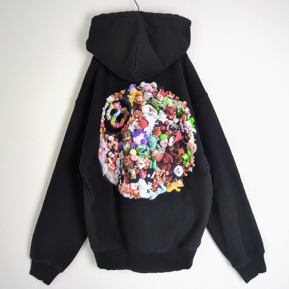 希少デザイン】stussy 8ボール&ぬいぐるみプリントパーカー M 希少デザイン】stussy 8ボール&ぬいぐるみプリントパーカー M