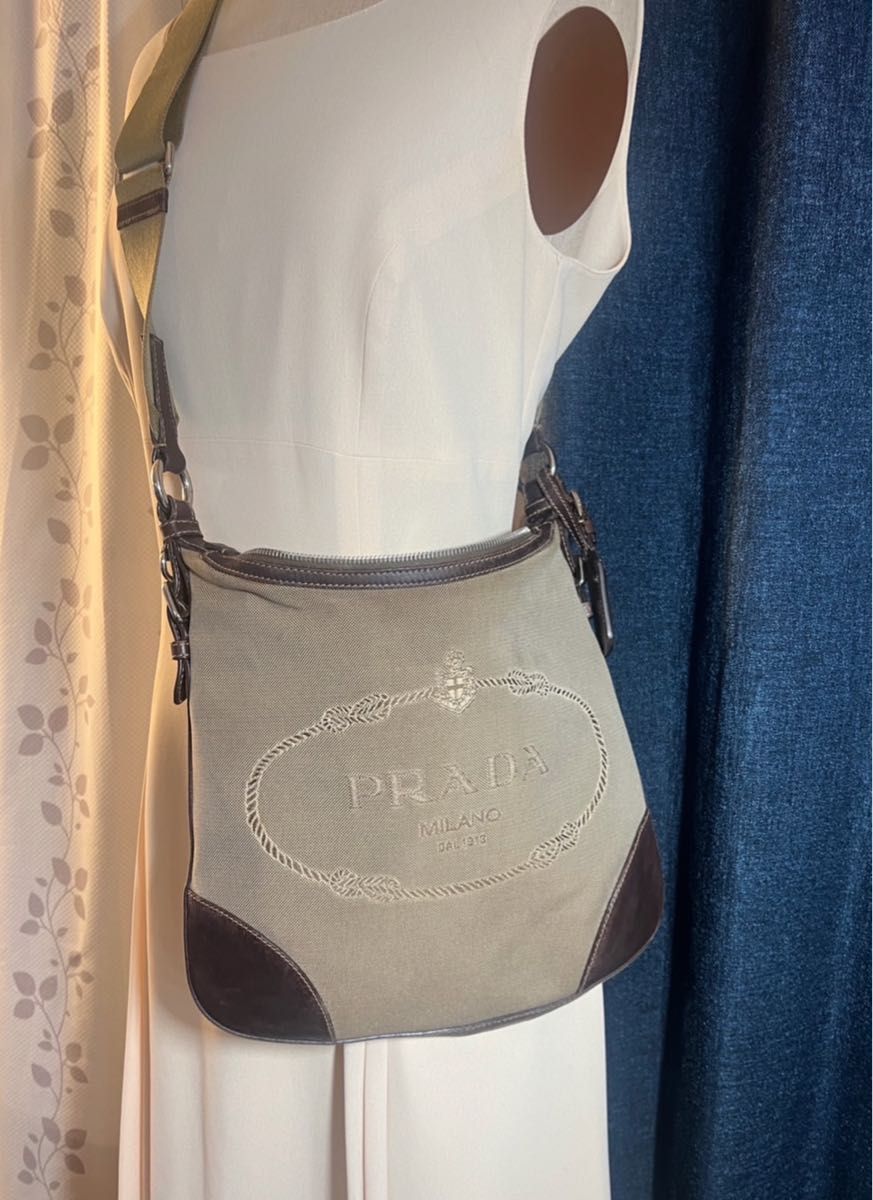 PRADA プラダ ショルダーバッグ ロゴジャガード クロスボディ PRADA プラダ ショルダーバッグ ロゴジャガード クロスボディ