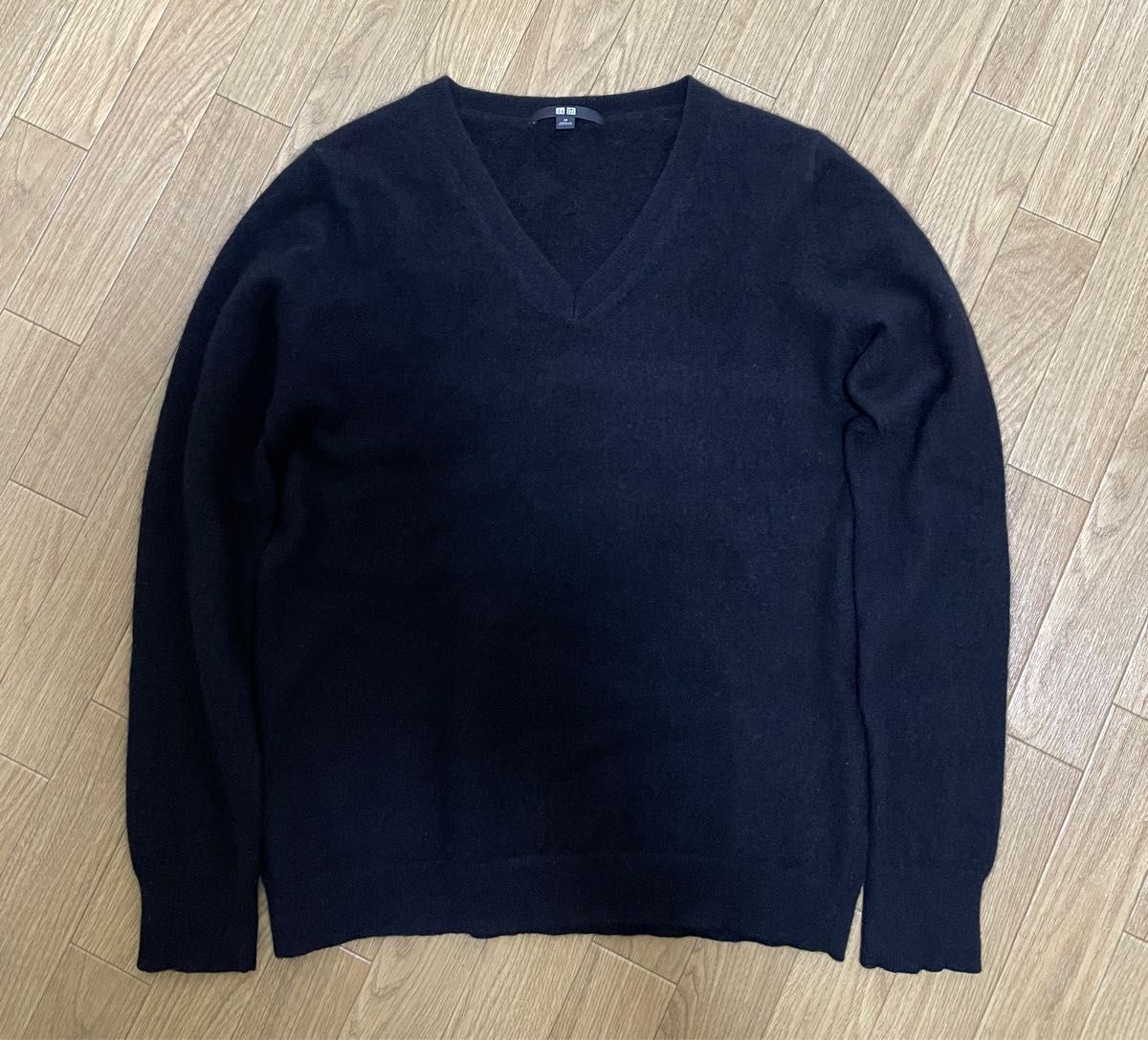 ユニクロ M カシミヤ100 Vネック セーター カシミヤ ブラック ユニクロ M カシミヤ100 Vネック セーター カシミヤ ブラック