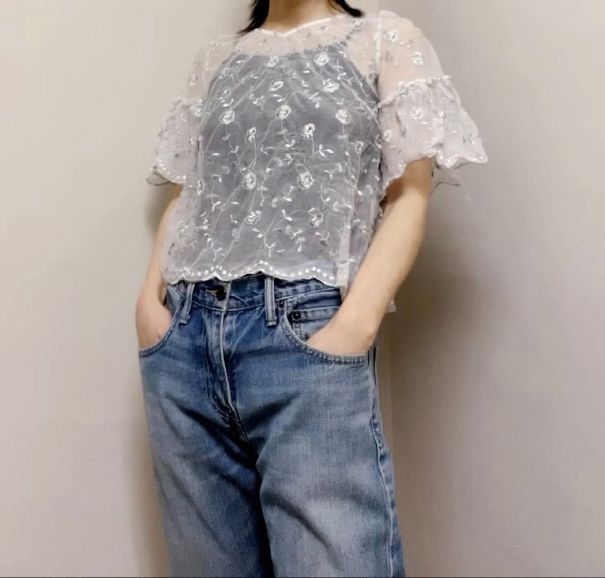 P00048 上品なシアートップス シルバーのお花柄 総レース 刺繍 ふんわり トップス