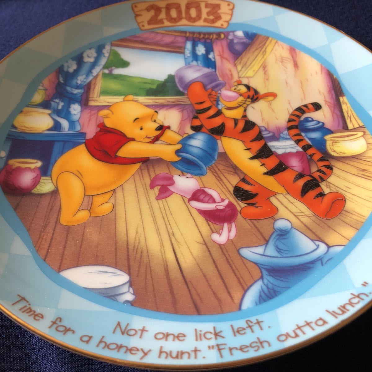 レア ディズニー くまのプーさん 2003年 陶器 イヤープレート レア ディズニー くまのプーさん 2003年 陶器 イヤープレート