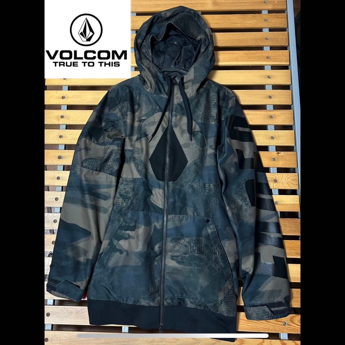 未着用 VOLCOM スノボJKT 撥水 迷彩 S 最高のデザイン ◇VOLCOM◇カモフラージュ◇スノボ◇2回のみ着用◇迷彩◇最終