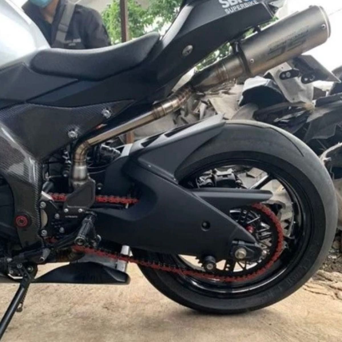 新品】ZX25R ZX4R スイングアームカバー リアフェンダー ZX6R 新品】ZX25R ZX4R スイングアームカバー リアフェンダー ZX6R