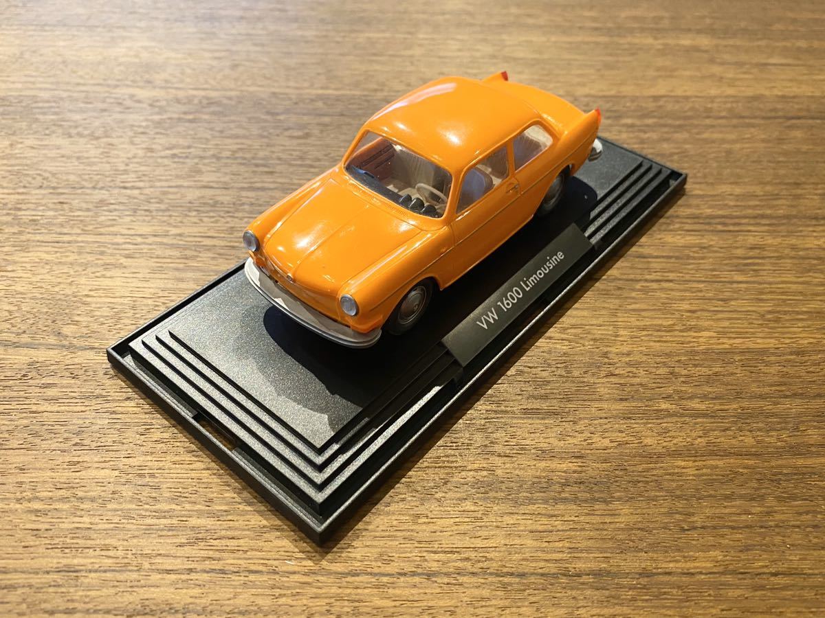 新古品 オリジナルパッケージ付き 希少！1/40 バイキング フォルクスワーゲン VW 1600 2ドアセダン オレンジ