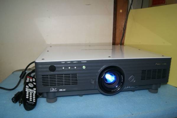Yahoo!オークション - PANASONIC PT-D5700 高輝度 6000ルーメン Yahoo!オークション - PANASONIC PT-D5700 高輝度 6000ルーメン