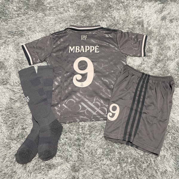 ★子供130cm★ ムバッペ レアルマドリード サッカーユニフォーム 新品