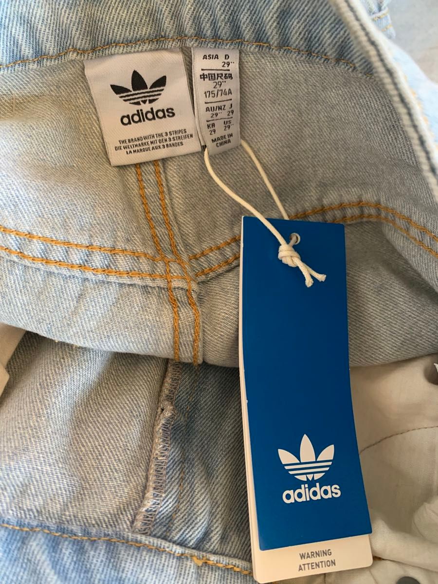 adidas ADILENIUM シーズン 3ジップウォッシュド デニムパンツ adidas ADILENIUM シーズン 3ジップウォッシュド デニムパンツ