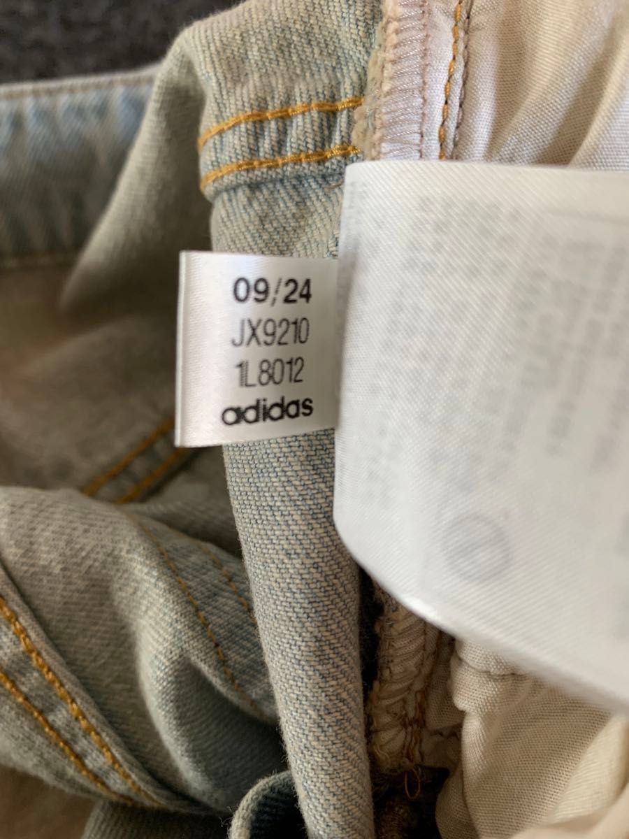 adidas ADILENIUM シーズン 3 ジップウォッシュド デニムパンツ adidas ADILENIUM シーズン 3 ジップウォッシュド デニムパンツ