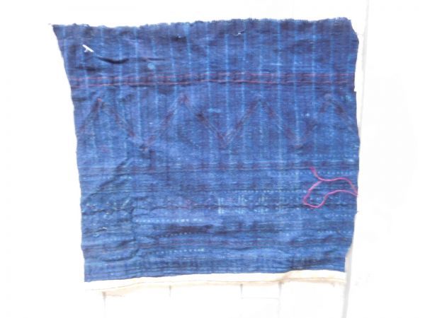 モン族他のはぎれ　Xno.245刺繍布はぎれ235×240mm 山岳民族　ラオス　タイ　インドシナ 手芸材料 古布　藍染　手織り_画像2